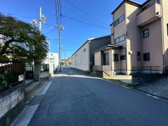 区画整理されたきれいな街並み。閑静で落ち着いた住環境