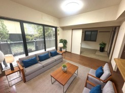 リビングを中心とした設計が明るいファミリー空間を実現。家族団らんの時間も増えそうです。