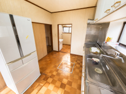 憩いの時間を生むダイニング。家族の食卓を明るく華やかに演出。美味しい料理と共に今日あったことを話しながら、大切な時をお過ごしください。