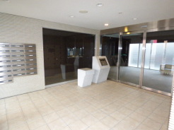 重厚な雰囲気を醸し出す、高級感のあるエントランス