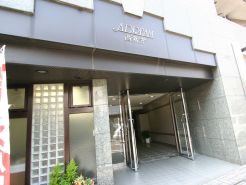 明るく開放的なエントランス、管理体制も良好です。