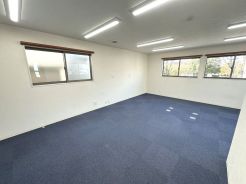 2面採光の明るい室内。光を採り込むために計算された設計となっています。陽当りの良さを是非現地でご体感ください!