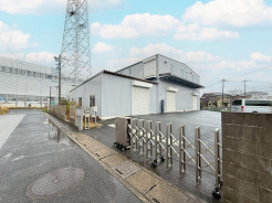 2016年(平成28年)10月築の鉄骨造2階建て・建物234坪の売工場