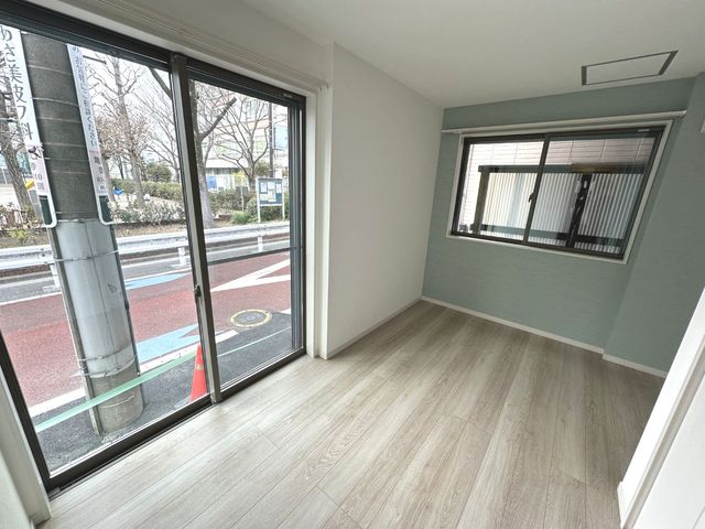 【アクセントクロスが演出する自分だけの空間】一部屋ずつ色をこだわったアクセントクロス配した居室。お部屋によって雰囲気が変わるので、どんな部屋にしようか想像が膨らみます。
