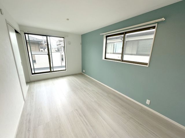 【アクセントクロスが演出する自分だけの空間】一部屋ずつ色をこだわったアクセントクロス配した居室。お部屋によって雰囲気が変わるので、どんな部屋にしようか想像が膨らみます。