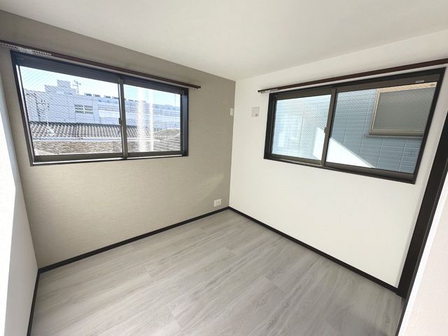 【シンプルだから飽きのこない室内空間】白を基調とした清涼感溢れるシンプルモダンなデザイン。長くお住まいいただくのに最適な空間です。
