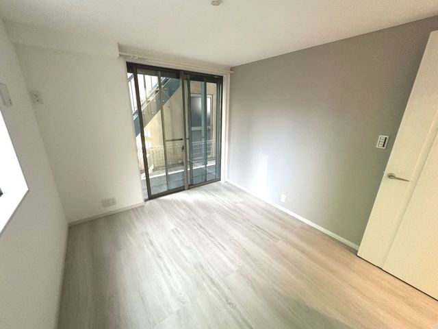 【アクセントクロスが演出する自分だけの空間】一部屋ずつ色をこだわったアクセントクロス配した居室。お部屋によって雰囲気が変わるので、どんな部屋にしようか想像が膨らみます。