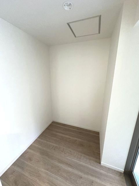 【マルチに活躍する納戸】収納や書斎などライフスタイルに合わせてお使いいただける納戸を設置しました。